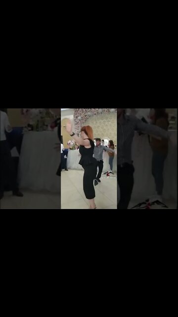 Парень Танцует с Очаровательной Девушкой Супер Кавказский Танец Лезгинка #shorts