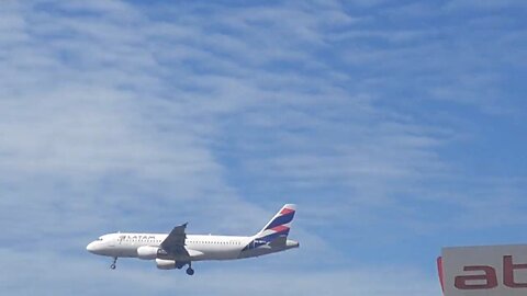 Airbus A320 PR-MYV na aproximação final antes de pousar em Manaus vindo de Guarulhos