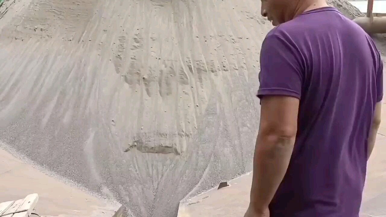 sand unloading by ship