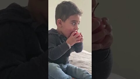 Watch a cute baby eat an apple in slow motion #viral #apple #cute #healthy