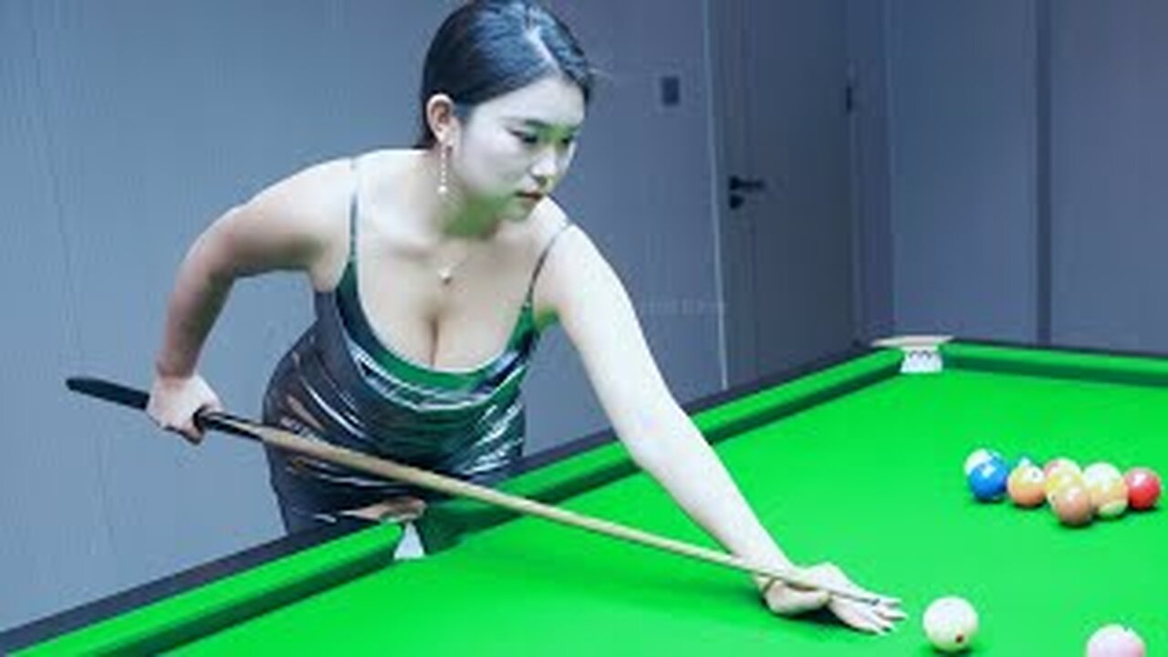 [台球教程学习]包来的，小云练习打台球，她的台