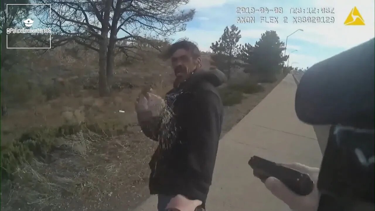 AZ Police | Flagstaff - Suspect Pepper Sprays Officer, Officer Fires Back | 04/08/2019