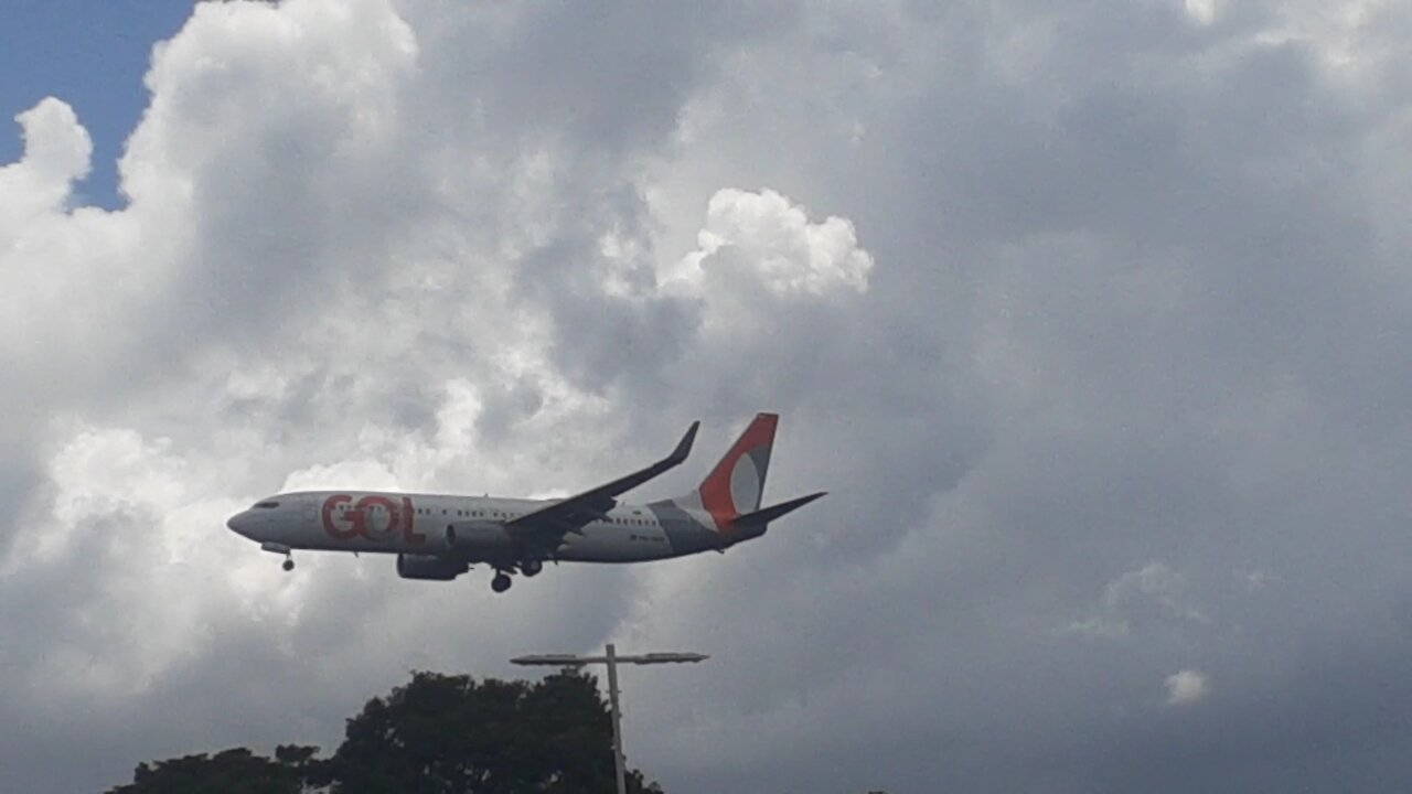 Boeing 737-800 PR-GGN on final approach coming from Guarulhos before to land in Manaus