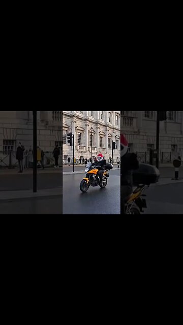 Santander clause on bikes pass horse Guards parade #horseguardsparade