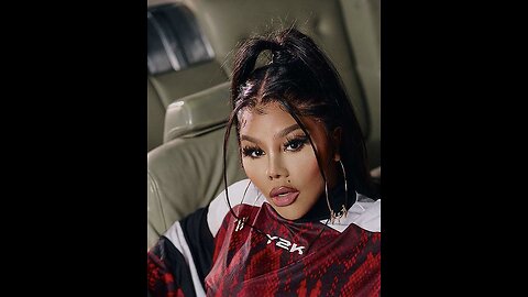 Lil Kim Gets Honored; Daughter Royal Reign Is In Attendance #lilkim #royalreign #powHerawards