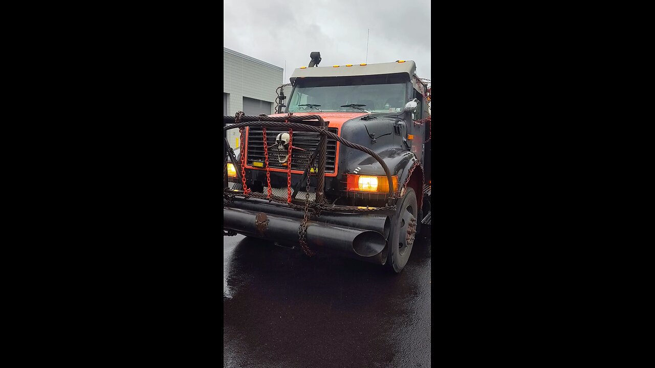 RAM Verizon bucket truck