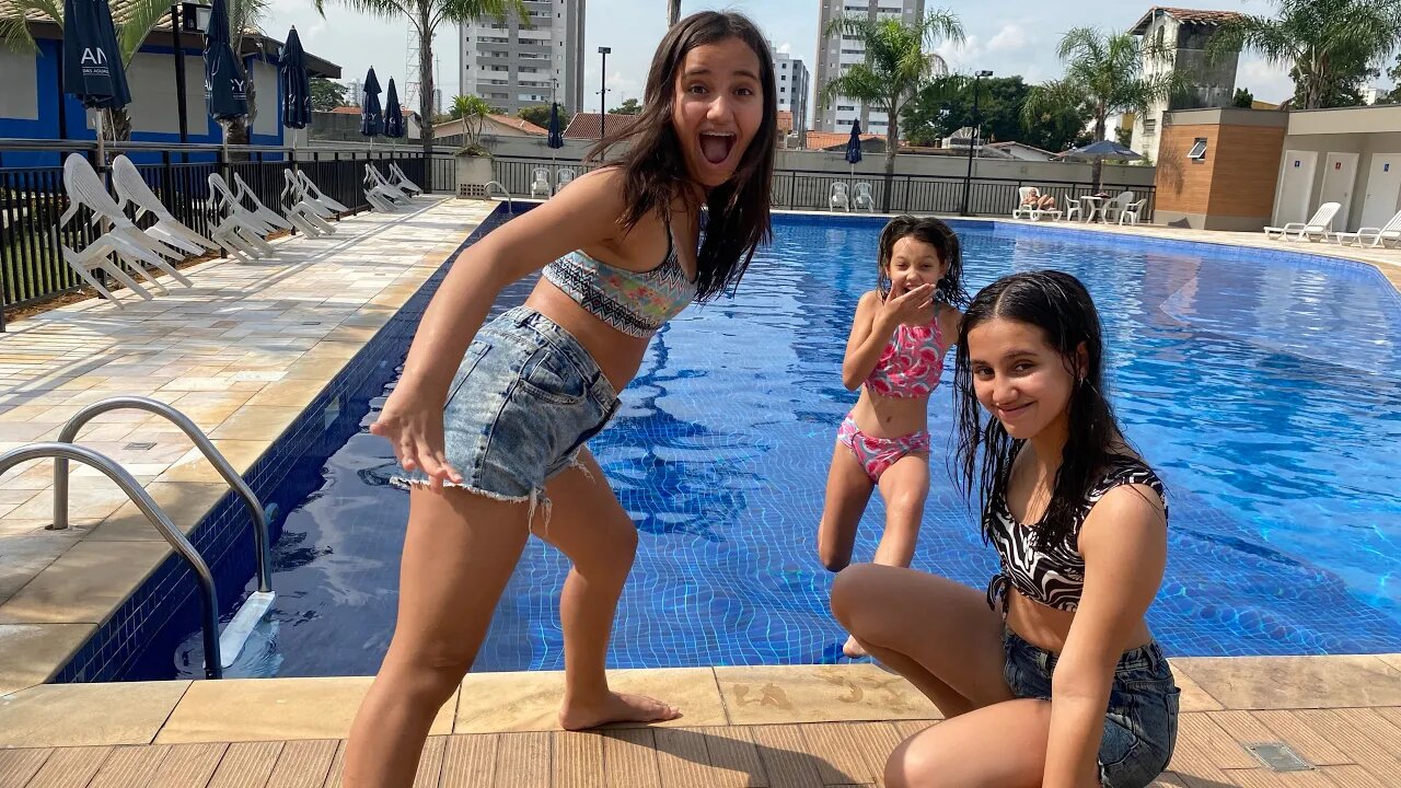 ESCONDE ESCONDE NA PISCINA! 3 irmãs demais