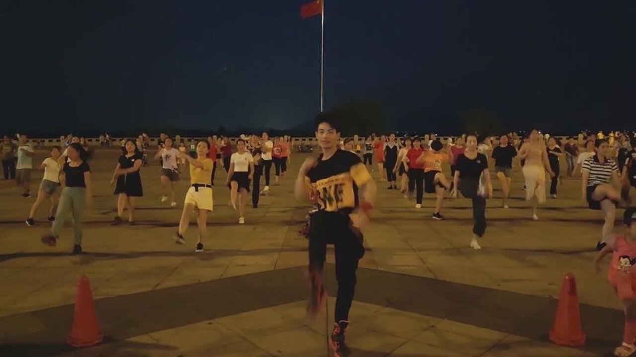 广场舞《踩踩踩》 舞步活波俏皮 简单动感适合初学者~【順能炫舞團】