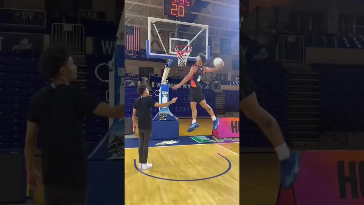 Dunking In A Division 1 Arena...