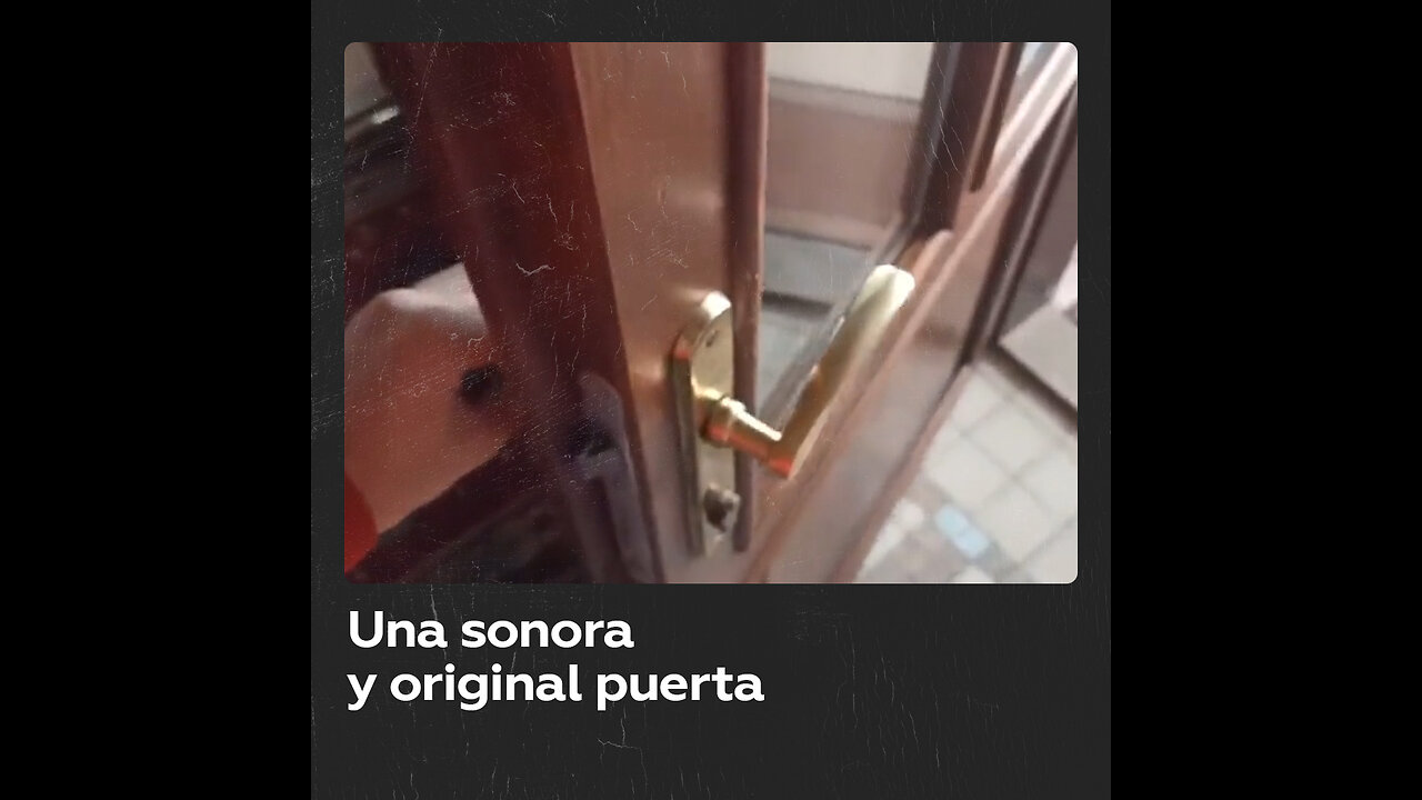 Esta abuela tiene la mejor puerta posible