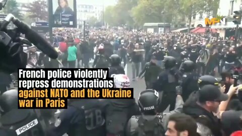 French Police Violently Repress Demonstrations In Paris