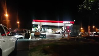 SOUTH AFRICA - Cape Town - Kenilworth Caltex garage shooting (Video) (mQb)