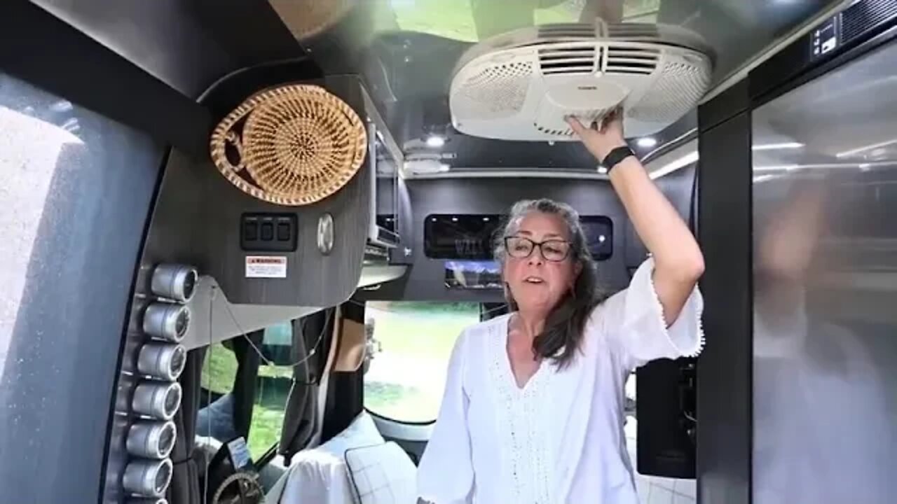 SOLO ! Woman's ! Stunning ! Camper ! Van ! is ! the ! Best ! For ! Full ! Time Living
