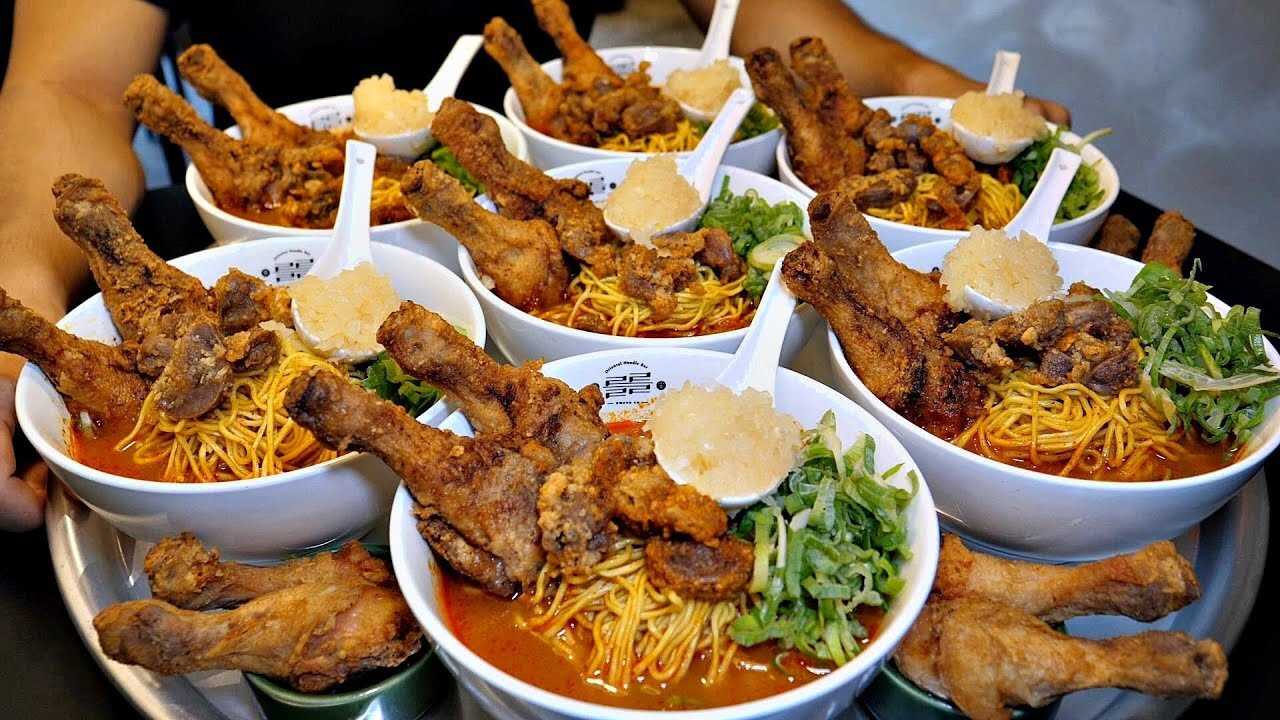 Amazing! Fried Chicken Ramen / Korean Street Food.