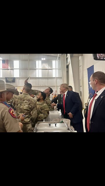 TRUMP❤️🇺🇸🥇SERVE THANKSGIVING DINNER🤍🇺🇸🥙TO TEXAS BORDER COPS IN TEXAS💙🇺🇸⭐️