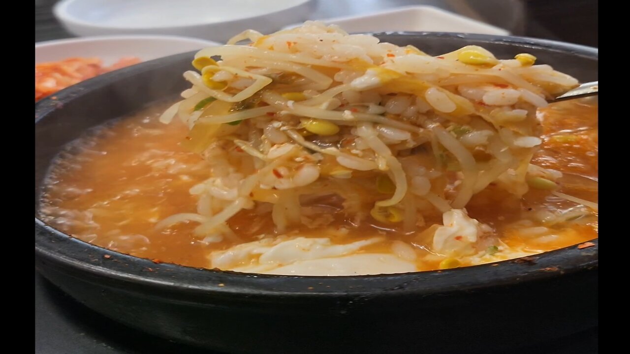 Jun-joo bean sprout rice soup