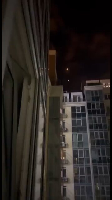 Video clearly shows that a fighter jet is flying over Belgorod, throwing out countermeasures