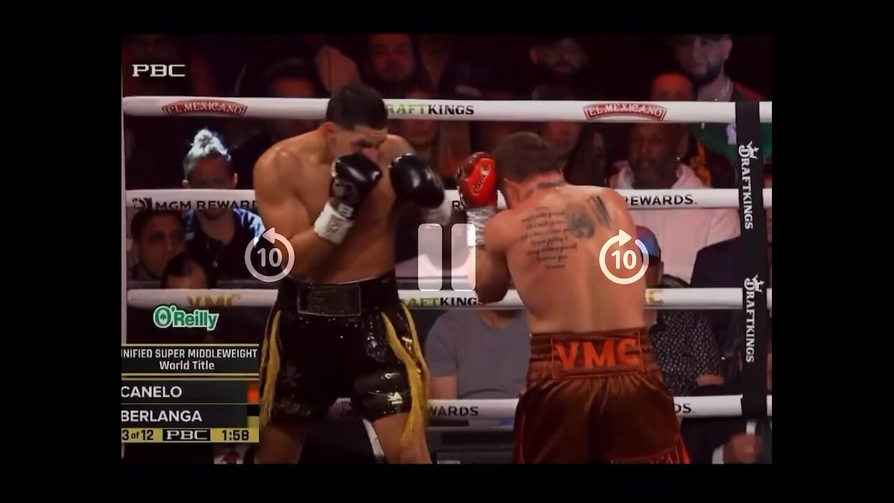 Canelo Alvarez cracks Edgar Berlanga's in the third round. 🥊