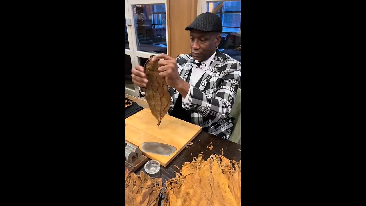 This is how a cigar is prepared for smoking...