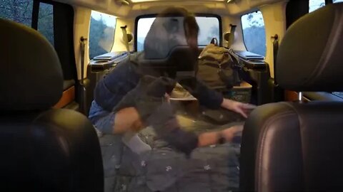 4 Camping alone in the car on the day of the typhoon