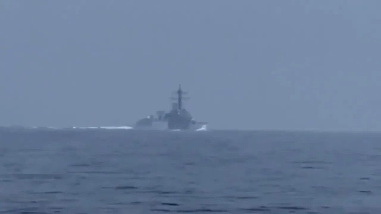 China's Type 052D Destroyer intercepts US Navy's Arleigh Burke-class Destroyer in Taiwan Strait