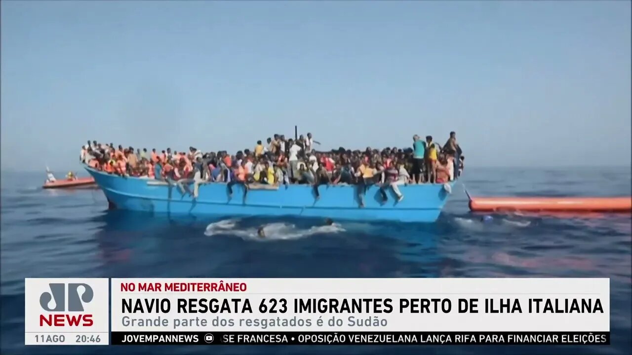 Navio resgata 623 imigrantes perto de ilha italiana
