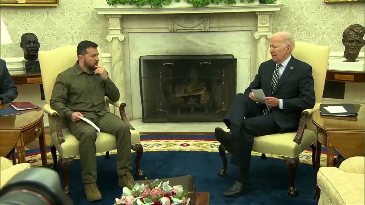 Biden Reads Pre-Written Remarks From Note Card As He Meets In Oval Office With Ukraine's Zelenskyy