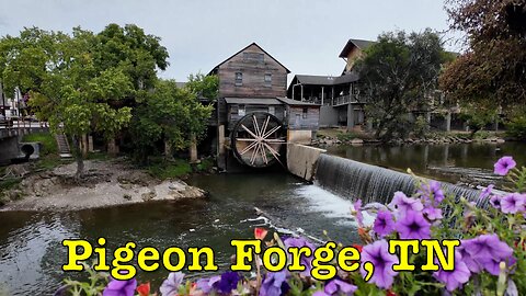I’m visiting America's hometowns - Pigeon Forge, Tennessee