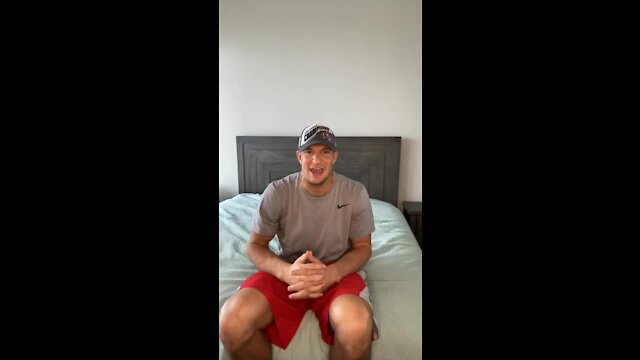 Tampa Bay Buccaneer Rob Gronkowski surprises Belinda with Super Bowl LV tickets