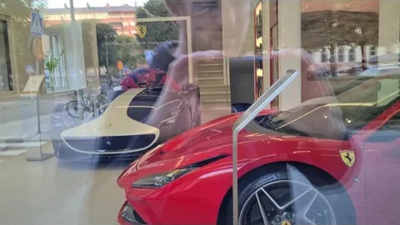 [8k] Nice Ferrari SP2 Monza in Sweden Blue / Pearl White (Bianco Fuji)