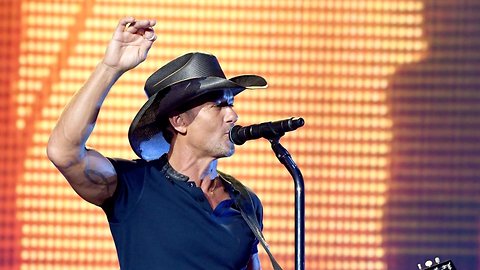 Tim McGraw Collapses During Concert In Dublin