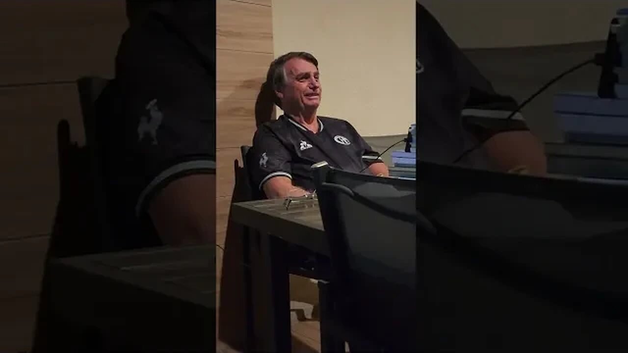 Bolsonaro fala sobre volta ao Brasil em evento com a Esposa Michelle