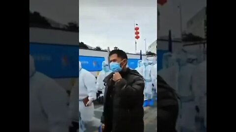 #Chinese have arrived in #Shenzhen to "fight" and are heard chanting jiayou, jiayou (加油, 加油)