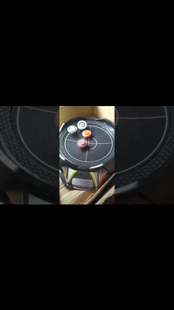 batalha de beyblade raphael vs spriggan vs fafnir vs phoenix #batalhadebeyblade