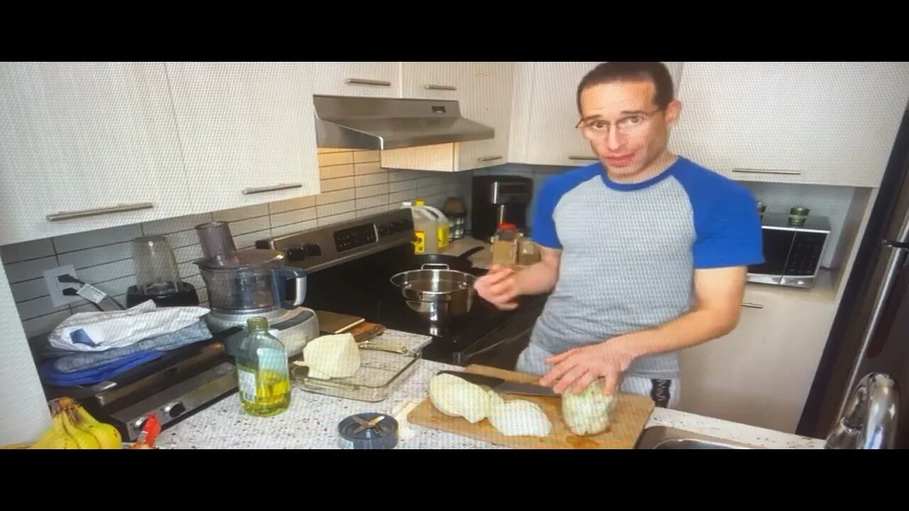 N*de* E Starts His Video Out & Continues Bad Mouthing Foodie Beauty & Cooking Purée Cabbage Soup!