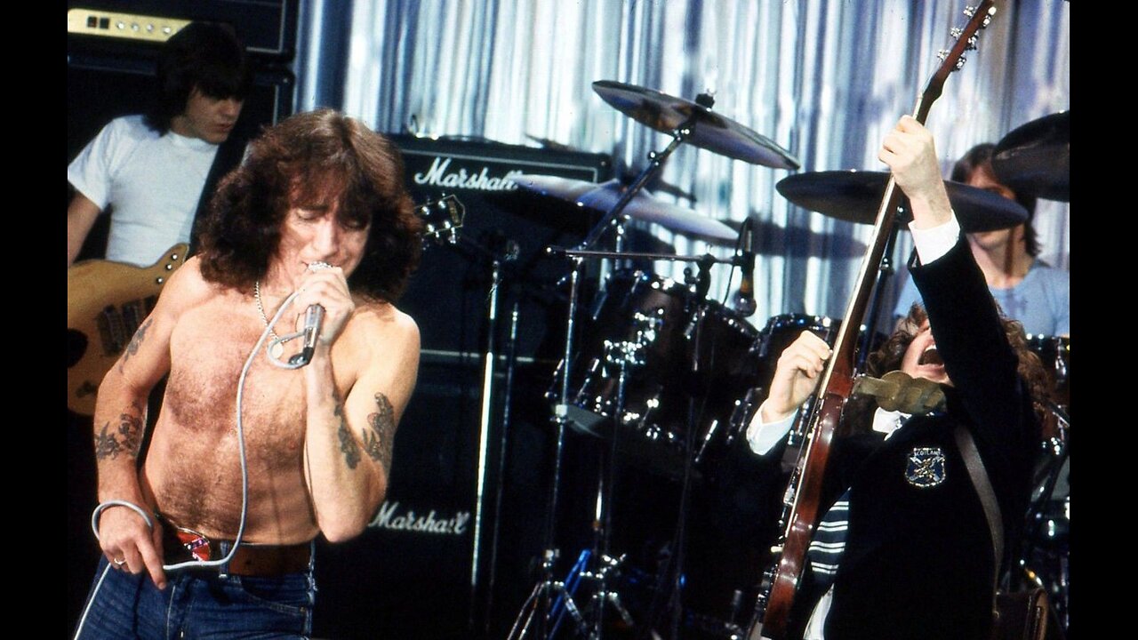 AC/DC - High Voltage ( Live )