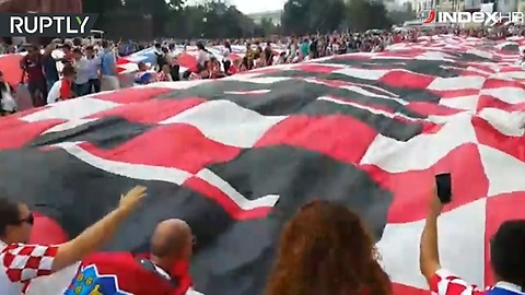 Velika hrvatska zastava u Moskvi
