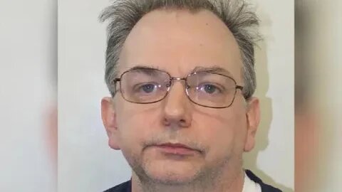 Hotel Guest Wakes Up To Find Night Manager Sucking On His Toes