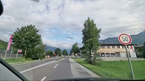 Highlight 1:11:04 – 1:16:04 von LIVE Driving and Discovering Austria: An Unforgettable European Adv