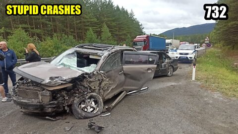 Stupid driving mistakes 732 (September 2022 English subtitles)