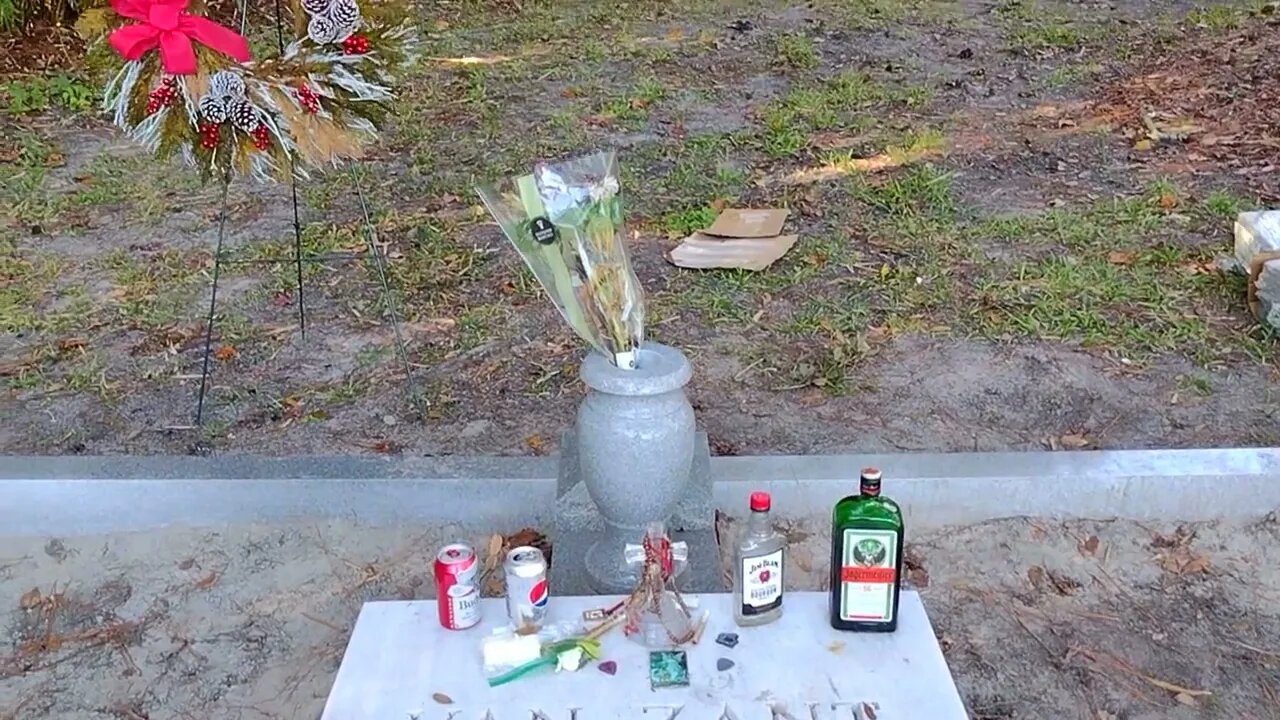 Lynyrd Skynyrd's lead singer Ronnie Van Zant's Grave site.