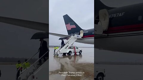 🚨BREAKING President Trump lands on a rainy, windy day in East Palestine, OHio