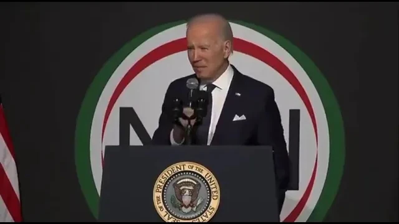 Biden forgets Name while singing happy birthday