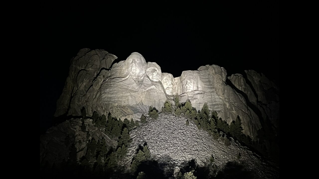 Mount Rushmore visit at night