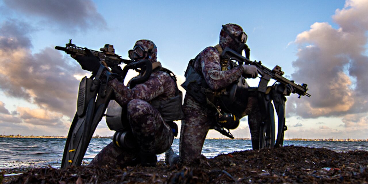 NAVY SEALs TRAINING