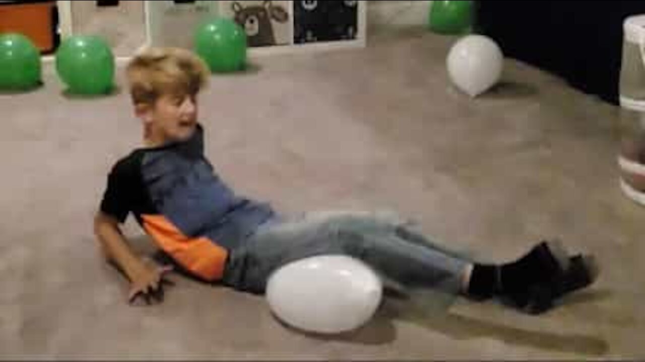 Menino quis estourar um balão... e foi isto que aconteceu!