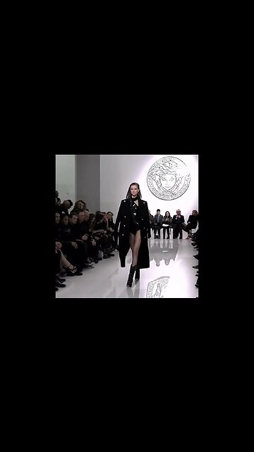 Kasia Struss and Daria Strokous opening Versace Fall/Winter 2013