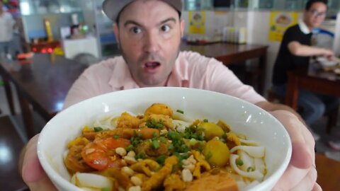 $3 Chicken Intestine Noodles IN SAIGON Vietnam (Food of the Central)