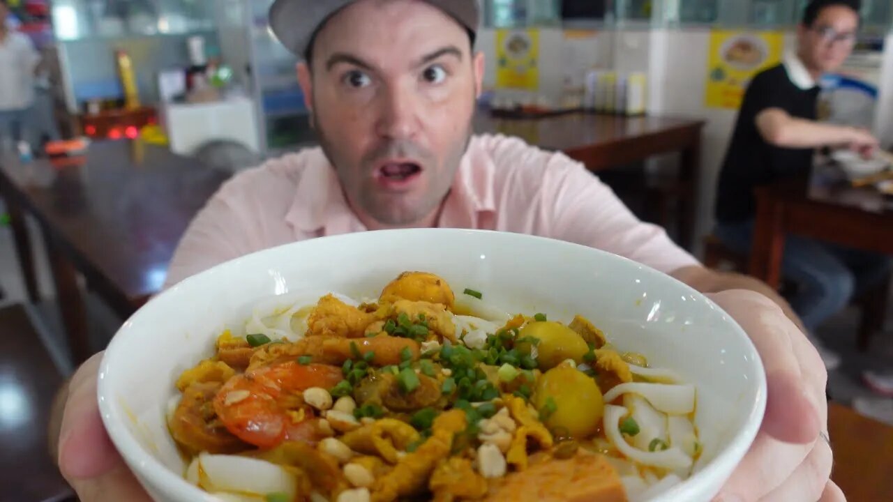 $3 Chicken Intestine Noodles IN SAIGON Vietnam (Food of the Central)