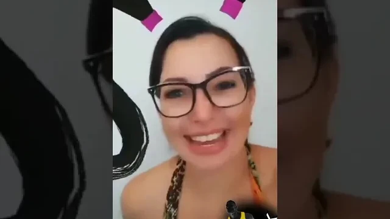 Uma mulher sem é homem, é igual um peixe sem bicicleta.